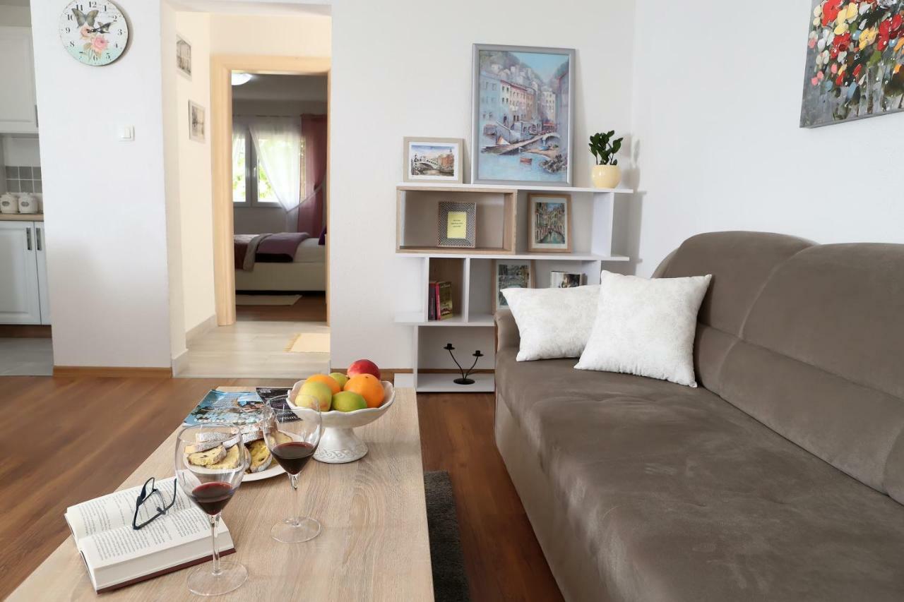 אוטוצאץ Apartman Sofia מראה חיצוני תמונה